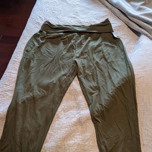 Super soft old navy joggers with pockets NWT